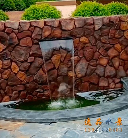 如何降低水景墻不銹鋼出水口的水流濺出？